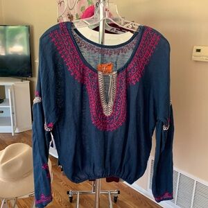 Free People vintage women’s blue top with pink embroidery! Linen/Cotton. Small.